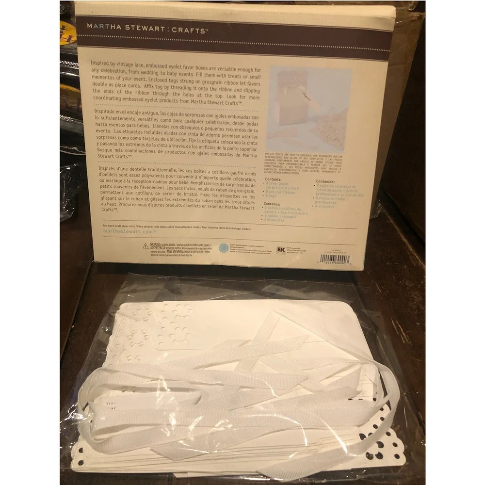 NWT MARTHA STEWART Crafts White Embossed Favor Boxes Kit of 8 Party Favor Shower